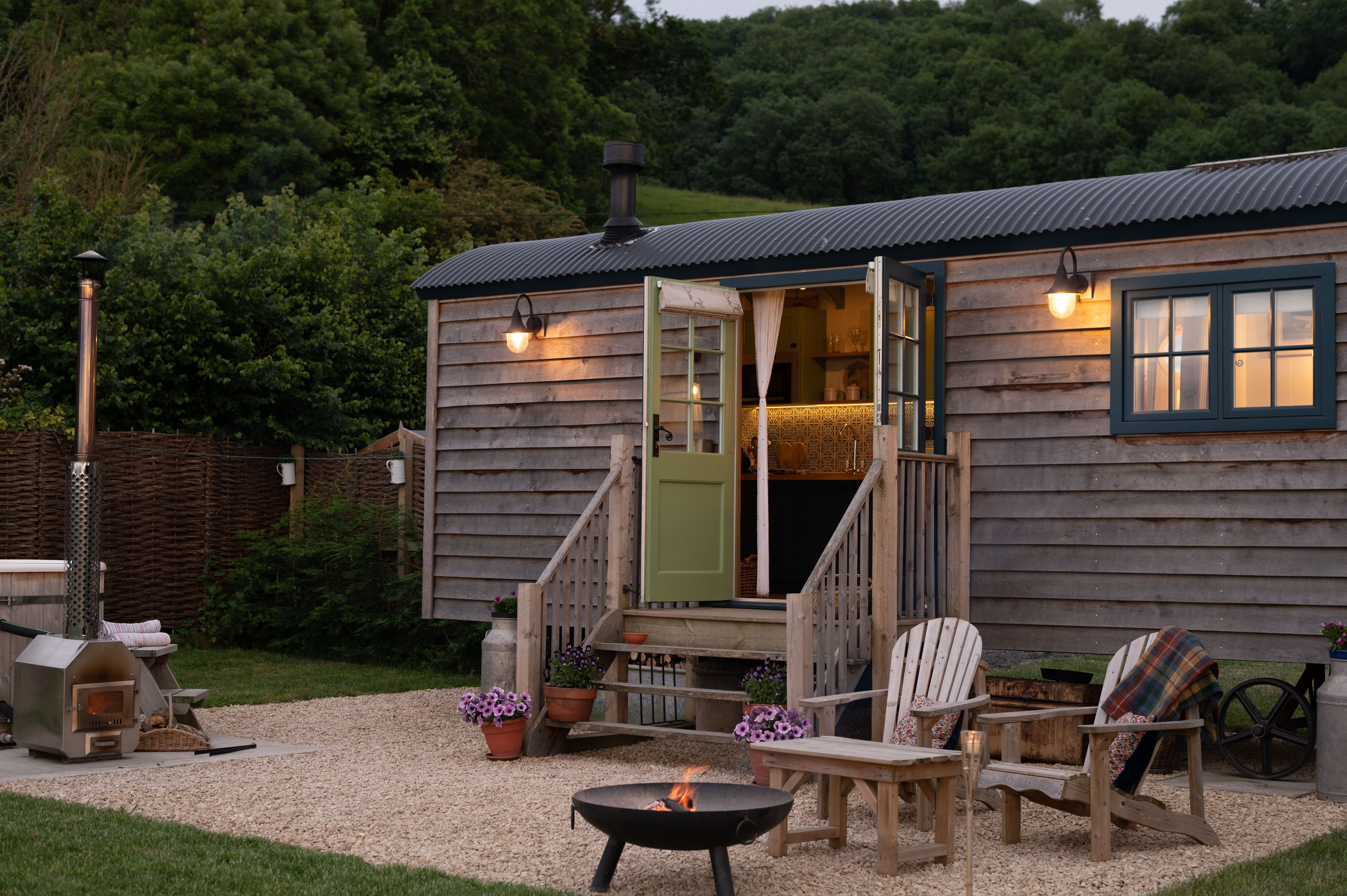 Romantic Shepherd Hut | Private Hot Tub Retreat