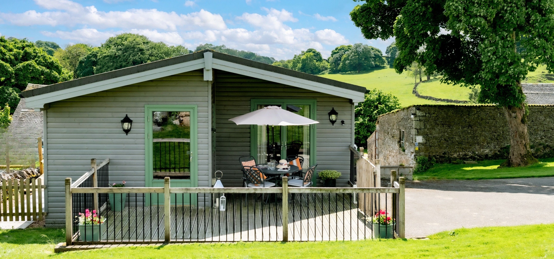 Rainster - 2 Bedroom Log Cabin