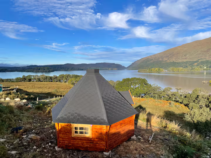 Romantic Eco Hideaway with Breathtaking Loch Views